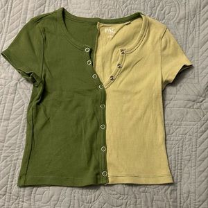 SIZE SMALL GREEN BUTTON UP TOP